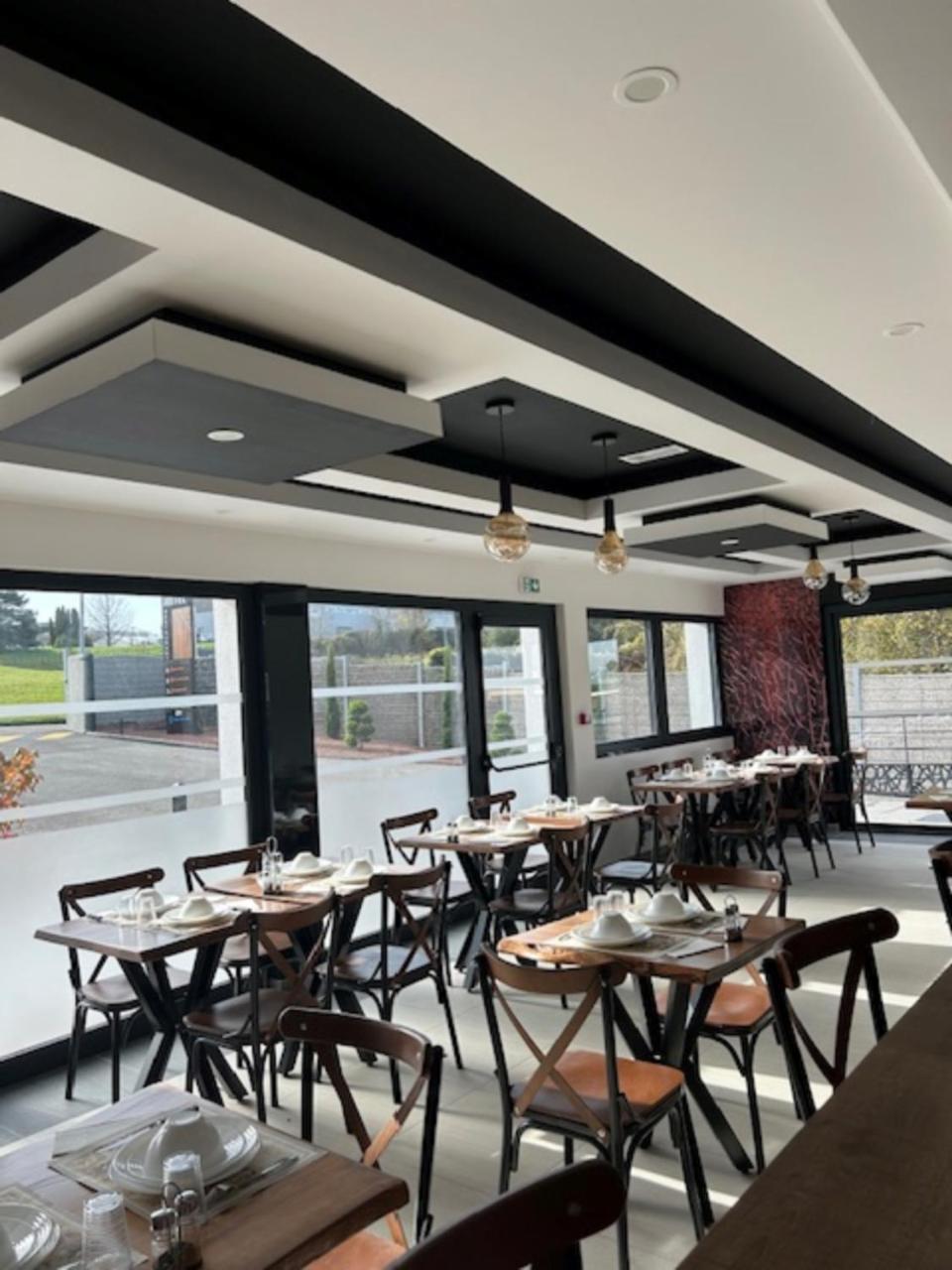 Val Hotel Montbeliard Sud Valentigney Eksteriør billede